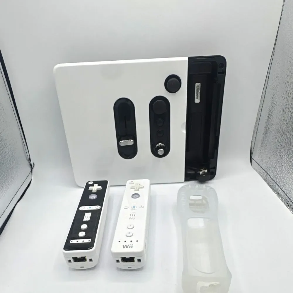 Nintendo Wii Remote RVL-003 Wireless Motion Controllers Black/White + Case